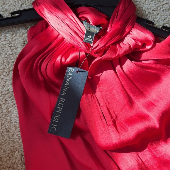 Red Banana Republic blouse with keyhole cutout neckline - Picture 3 of 3